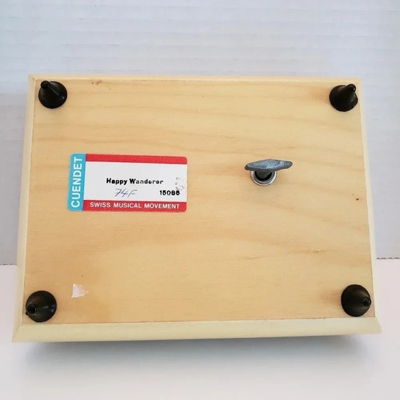 Vintage Wooden Trinket Box with  Swiss Musical Movement,Happy Wanderer. - Picture 6 of 8